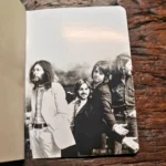 Caderno Beatles da Entrelinhas, sem pauta, com arte exclusiva de artista brasileiro