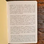 Caderno Chaplin e Neruda da Entrelinhas, sem pauta, com arte exclusiva de artista brasileiro