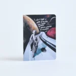 Caderno Einstein da Entrelinhas, sem pauta, com arte exclusiva de artista brasileiro
