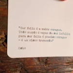 Caderno Ser Feliz da Entrelinhas, sem pauta, com arte exclusiva de artista brasileiro